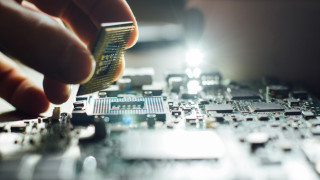 Apple планира да използва свои чипове в компютрите от серията