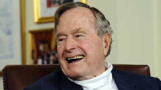 Експрезидентът на САЩ Джордж Буш старши е приет в болница в