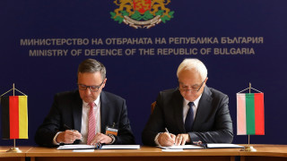 Служебният министърът на отбраната Атанас Запрянов подписа с Дирк Малговски
