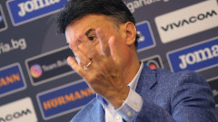 В БФС хвърлят пачки като кум на ромска сватба 