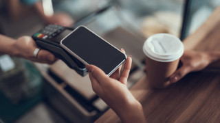 Райфайзенбанк България пусна собствено приложение което превръща смартфона в средство
