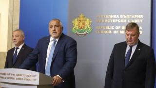 Ние все още не теглим заем все още се опитваме