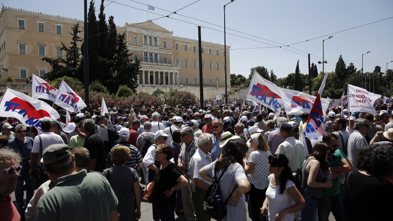 Многохилядни протести в Гърция за името на Македония 