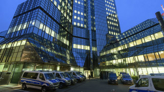 Полиция влезе в офисите на Deutsche Bank
