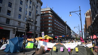 Полицията на Великобритания съобщи че повече от 1000 души са