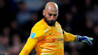 Челси ще задържи за още един сезон и вратаря Вили