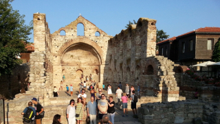 Биячът на незрящи туристки в Несебър много болен, за да стои в ареста