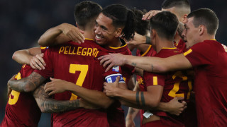 Защитникът на Рома Крис Смолинг се е съгласил да подпише