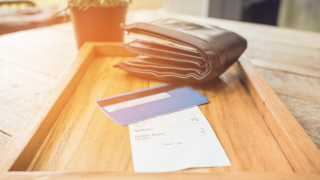 Все повече американци разчитат на кредитните си карти и това може да им излезе доста скъпо