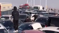 Огромна верижна катастрофа с 200 автомобила взе жертва в Китай