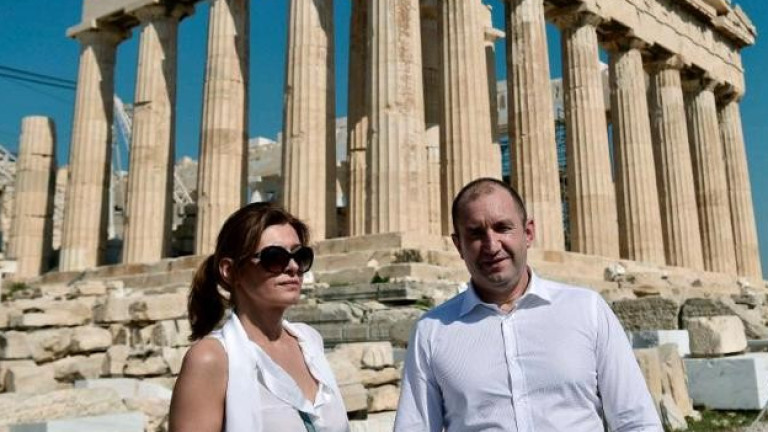 Forbes рекламира недвижими имоти в Гърция със снимка на президента Радев