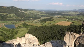 Илияна Йотова иска проверка защо са спрени парите за археология