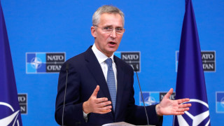 Генералният секретар на НАТО Йенс Столтенберг говори на съвместна пресконференция