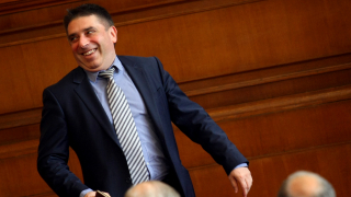 Парламентът бламира шефа на правната комисия