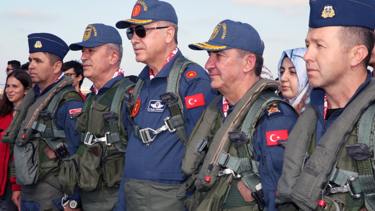 Турция не се дистанцира от НАТО със закупуването на зенитно-ракетен