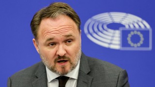 Европейският съюз се придържа към крайния си срок за постепенно