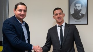 Александър Тонев подписа нов договор с Ботев (Пловдив)