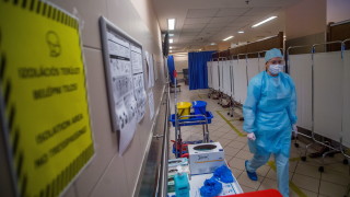 Унгария затваря границите за пътници от чужбина