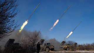 Киев обвини сепаратистите, че обстрелват позициите им с „Град”