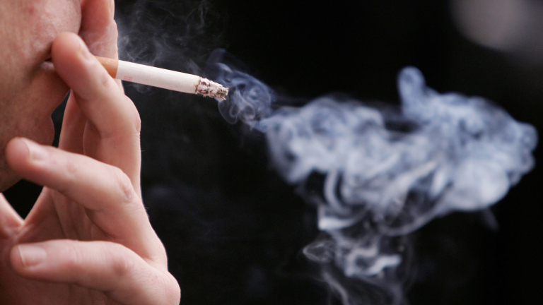 Принудиха US тютюневи гиганти да казват в реклами, че "пушенето убива"  