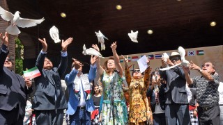 С 20 бели гълъба откриха азиатски фестивал в Борисовата градина
