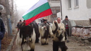 Кукери гонеха злите сили в първия ден на новата година