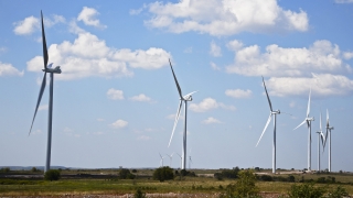 Вдигат таксата за зелена енергия в сметките за ток на германците