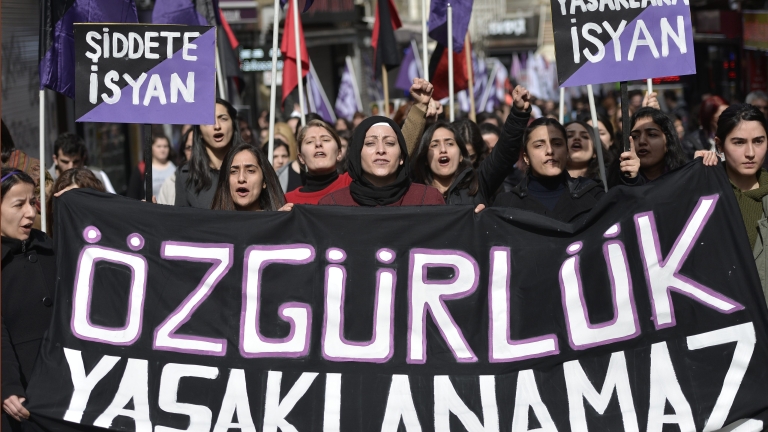 Сблъсъци на протест за Деня на жената в Турция 
