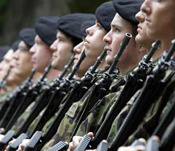 Швейцарските войници губят правото да складират оръжията си вкъщи