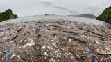Пластмасови отпадъци се носят по водата на Карибите
