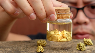 Борсовата цена на златото в четвъртък сутринта е под 1700