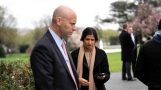 Началникът на кабинета на вицепрезидента на САЩ Майк Пенс Марк