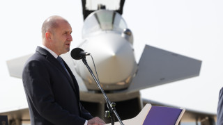 Радев разкритикува политиците, които не са рискували живота си, но с охота излагат на риск чуждия