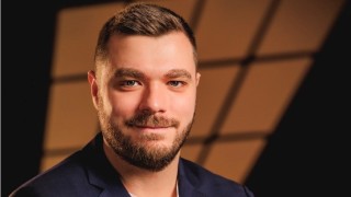 Деан Тодоров е водещ експерт в корпоративните финтех услуги за