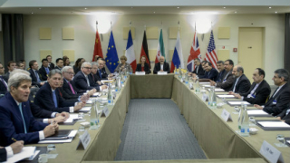 Иран и "Шесторката" с интензивни преговори часове преди крайния срок