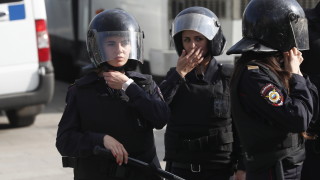 Полиция нахлу в домове на активисти от опозицията в цяла Русия