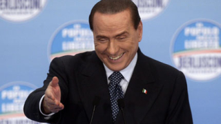  Берлускони отново прави партия