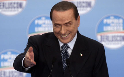 Берлускони отново прави партия
