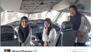 В Саудитска Арабия жените пилотират самолети, но не им е позволено да шофират 