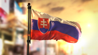 Новото правителство на Словакия отхвърли предварително изготвен план за даряване