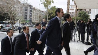 Един от осемте турски военни избягали от Турция през юли