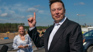 Изпълнителният директор на Tesla Илън Мъск е продал акции на