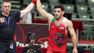 Айк Мнацаканян 82 кг се класира на полуфинал след 3