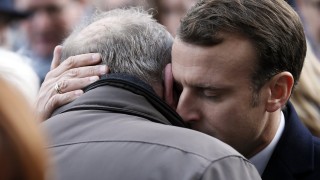 Франция почита паметта на жертвите при терористичния акт в Париж