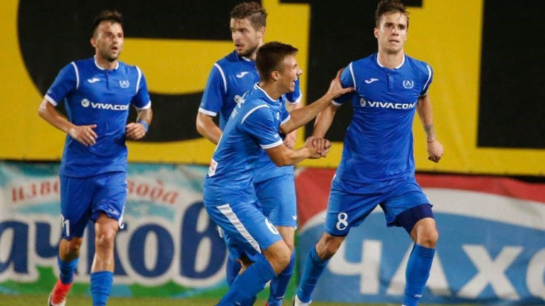 Левски и Берое в битка за третото място в Първа лига