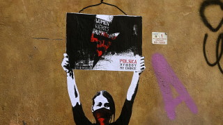 Антиправителствени протести предизвикани от затягането на строгия закон за абортите