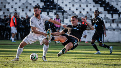 Възродената Славия в опит да спре устрема на водача Левски