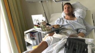 Операцията на Мануел Нойер премина успешно и възстановяването му започва