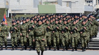 Сръбските военни искат от Вучич да върне наборната служба