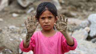 Училища в Афганистан отвориха отново след като бяха затворени за